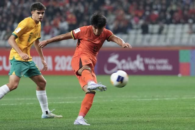 【U20亚洲杯】蒯纪闻凌空斩 国青1比2澳大利亚